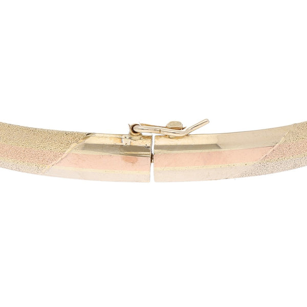 Pulsera de arillo diseño especial en oro amarillo 14 kilates.