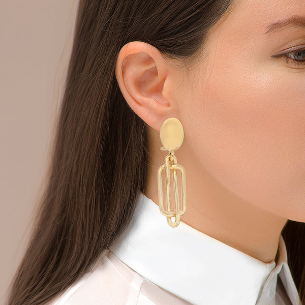 Aretes diseño especial firma Tane en oro amarillo 18 kilates.