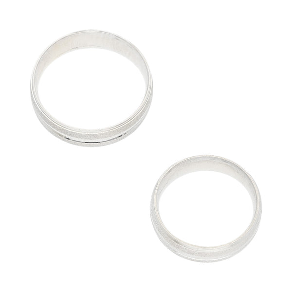 Dos argollas diseño especial en oro blanco 14 kilates.