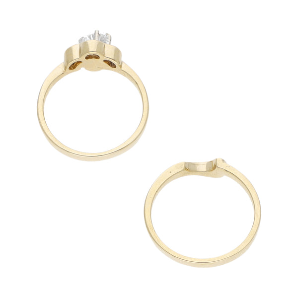 Alianza dos piezas diseño especial con circonias en oro amarillo 14 kilates.
