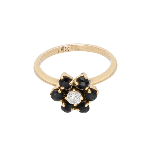 Anillo diseño especial con sintéticos en oro amarillo 12 kilates.