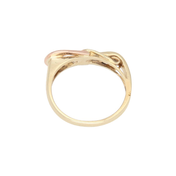 Anillo diseño especial motivo cinturón con circonias en oro amarillo 14 kilates.