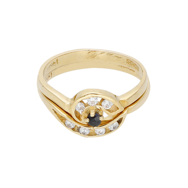 Dos anillos diseño especial con sintéticos en oro amarillo 14 kilates.