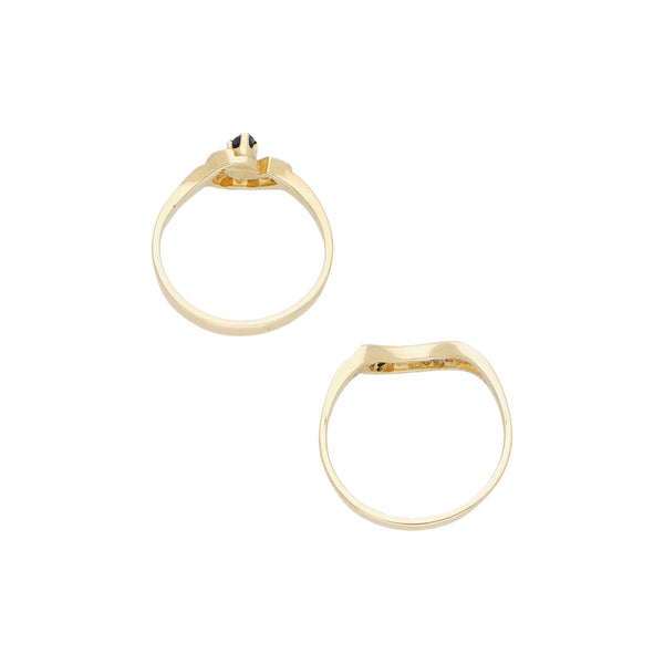 Dos anillos diseño especial con sintéticos en oro amarillo 14 kilates.