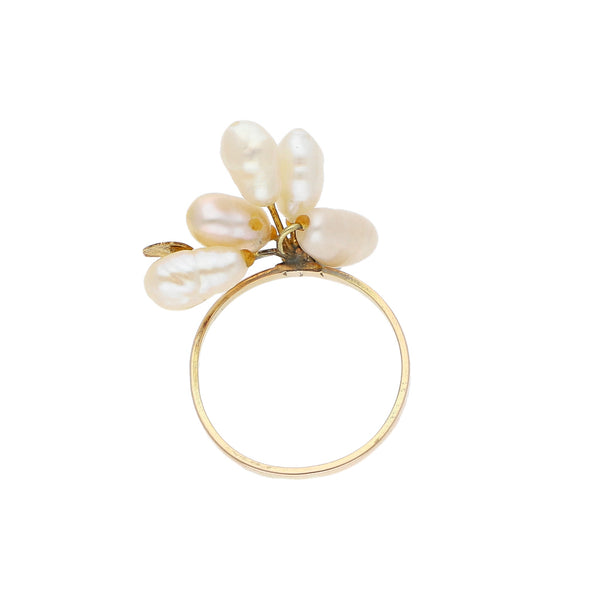 Anillo diseño especial con perlas en oro amarillo 14 kilates.