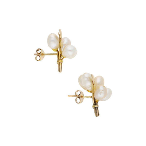 Broqueles diseño especial con perlas en oro amarillo 14 kilates.