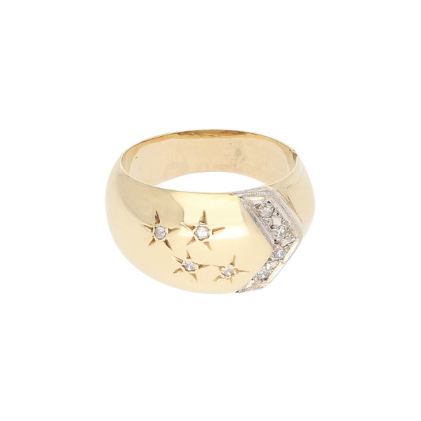 Anillo diseño especial con diamantes en oro amarillo 12 kilates.