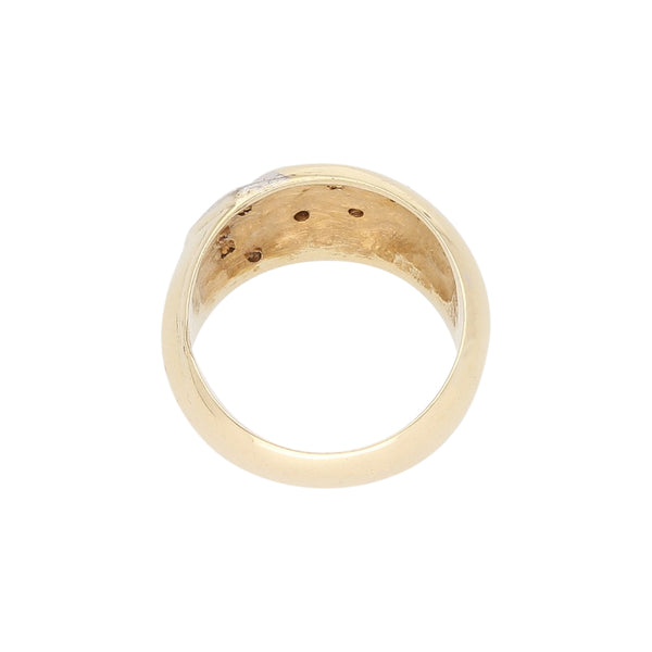 Anillo diseño especial con diamantes en oro amarillo 12 kilates.