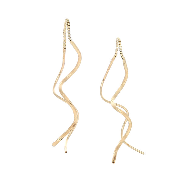 Aretes estilizados en oro amarillo 14 kilates.
