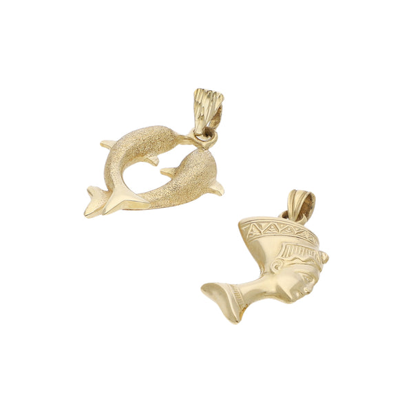 Dos dijes diseño especial motivo Delfines y Rostro Egipcio en oro amarillo 14 kilates.