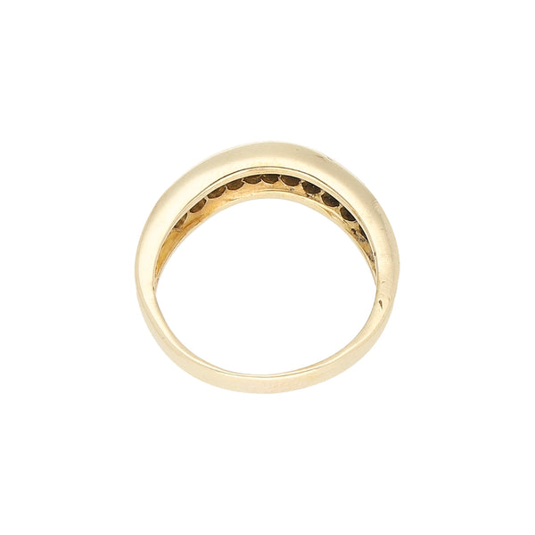 Anillo ondulado con circonias en oro amarillo 14 kilates.