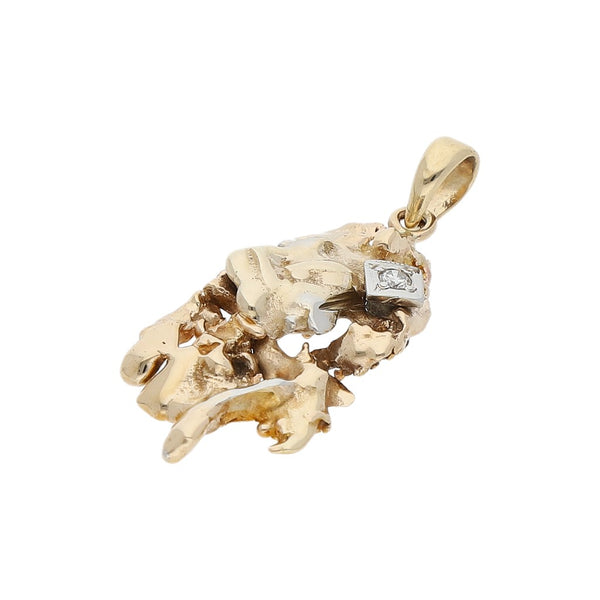 Dije diseño barroco con diamante en oro dos tonos 14 kilates.