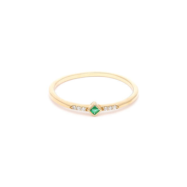 Anillo diseño especial con diamantes y esmeralda en oro amarillo 14 kilates.