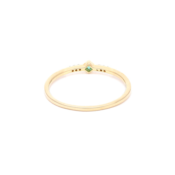 Anillo diseño especial con diamantes y esmeralda en oro amarillo 14 kilates.