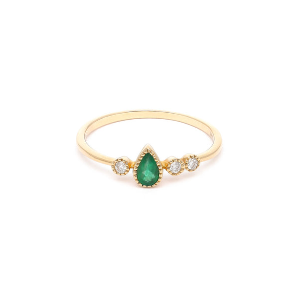 Anillo diseño especial con diamantes y esmeralda en oro amarillo 14 kilates.