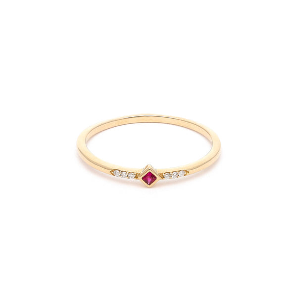 Anillo diseño especial con diamantes y rubí en oro amarillo 14 kilates.