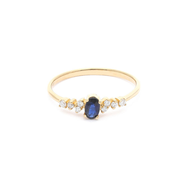 Anillo diseño especial con diamantes y zafiro en oro amarillo 14 kilates.