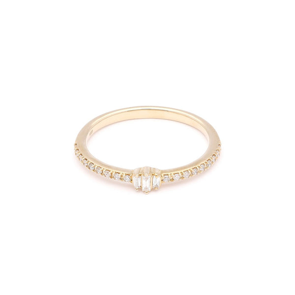 Anillo diseño especial con diamantes en oro amarillo 14 kilates.