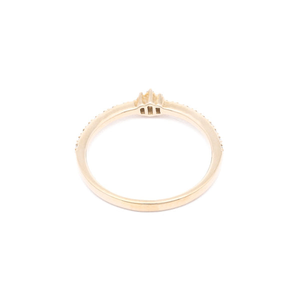 Anillo diseño especial con diamantes en oro amarillo 14 kilates.