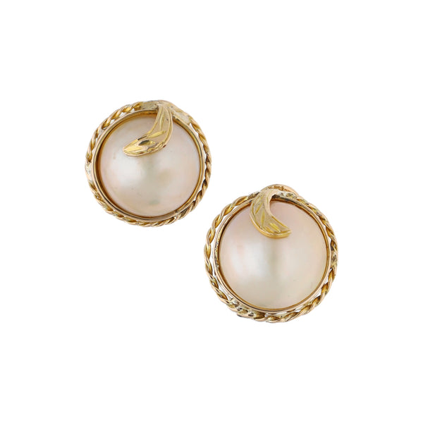 Aretes diseño especial con perlas en oro amarillo 12 kilates.