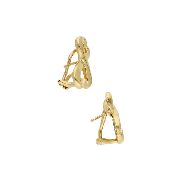 Par aretes calados firma Tiffany & Co. en oro amarillo 18 kilates.