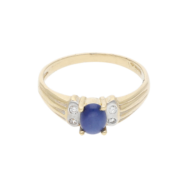 Anillo diseño especial con zafiro estrella y circonias en oro amarillo 14 kilates.
