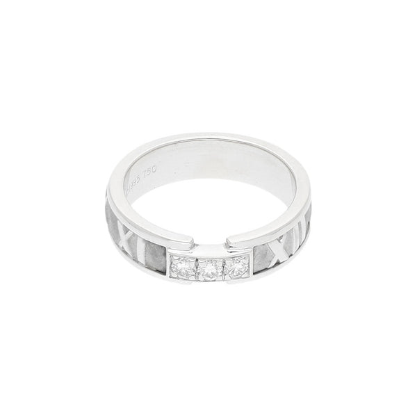 Argolla diseño especial con diamantes firma Tiffany & Co. en oro blanco 18 kilates.