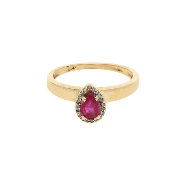 Anillo diseño especial con diamantes y rubí en oro amarillo 14 kilates.