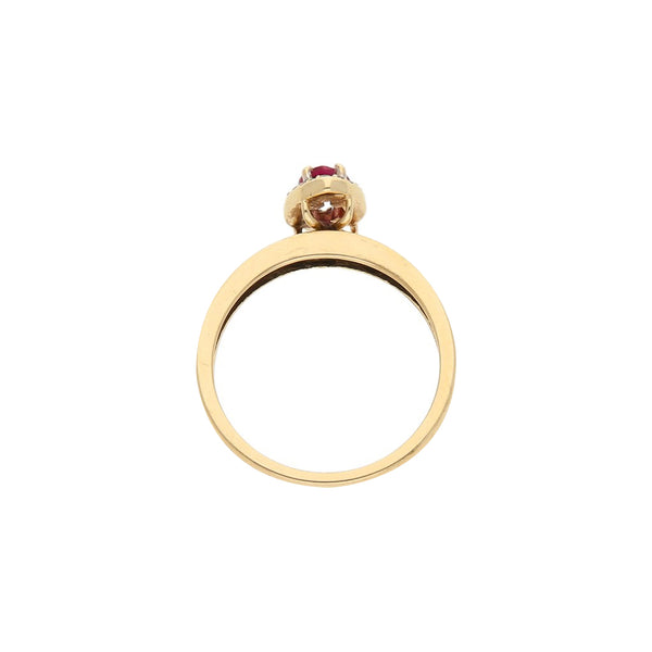 Anillo diseño especial con diamantes y rubí en oro amarillo 14 kilates.