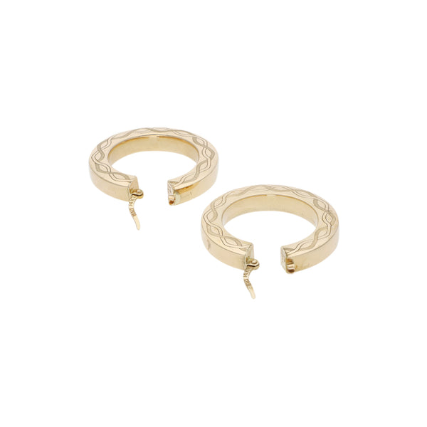 Arracadas huecas en oro amarillo 14 kilates.