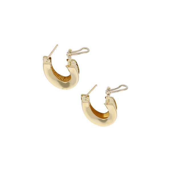 Aretes diseño especial en oro amarillo 14 kilates.