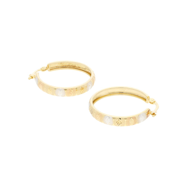 Arracadas labradas en oro amarillo 14 kilates.