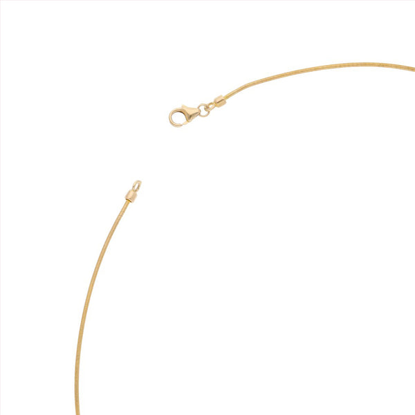 Gargantilla eslabón cola de ratón y dije calado motivo estrella con sintéticos en oro amarillo 14 kilates.