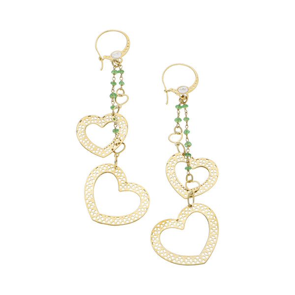 Aretes calados con colgantes y esmeraldas motivo corazón en oro amarillo 18 kilates.