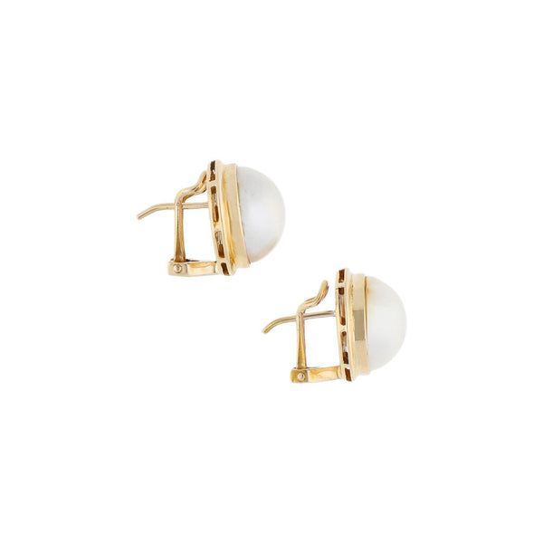 Aretes diseño especial con media perla en oro amarillo 14 kilates.