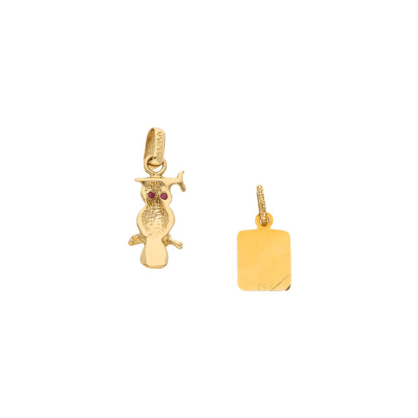 Dos dijes labrados motivo búho con rubies y ángel en oro amarillo 14 kilates.