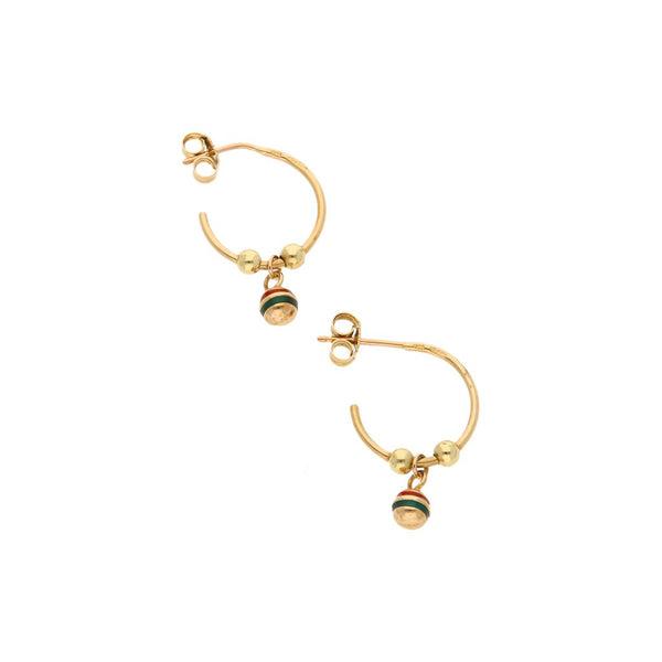 Broqueles tubulares con aplicaciones, colgantes y esmalte en oro amarillo 14 kilates.