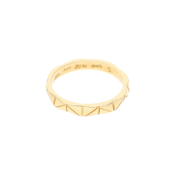 Argolla facetada firma Tane en oro amarillo 18 kilates.