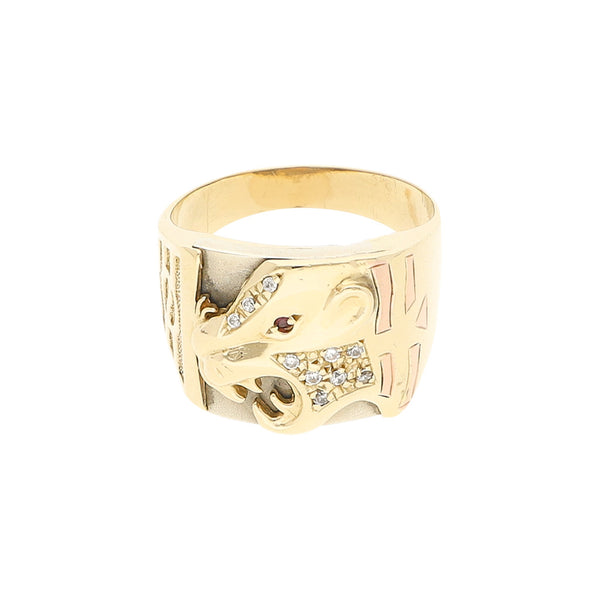 Anillo diseño especial motivo felino con sintéticos en oro tres tonos 14 kilates.