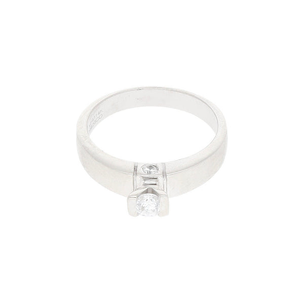 Anillo de compromiso con circonias en oro blanco 14 kilates.