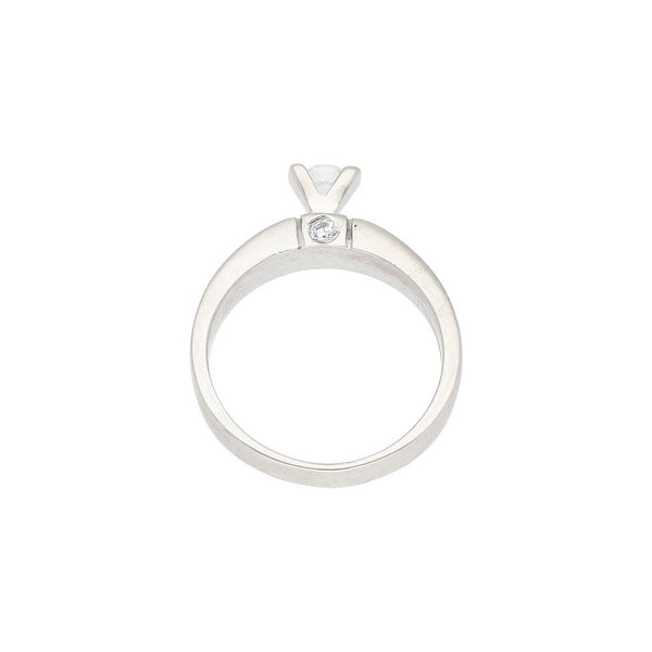 Anillo de compromiso con circonias en oro blanco 14 kilates.