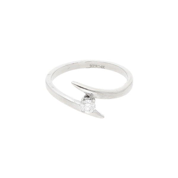 Anillo de compromiso con diamante en oro blanco 14 kilates.