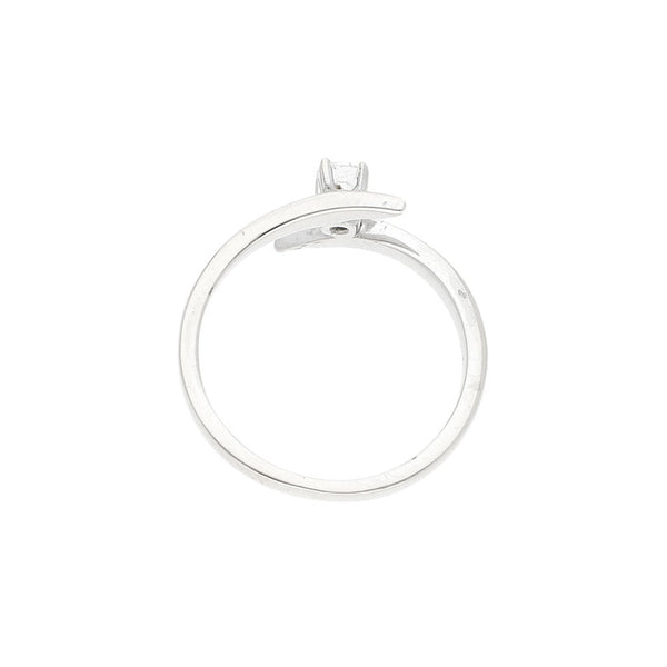 Anillo de compromiso con diamante en oro blanco 14 kilates.