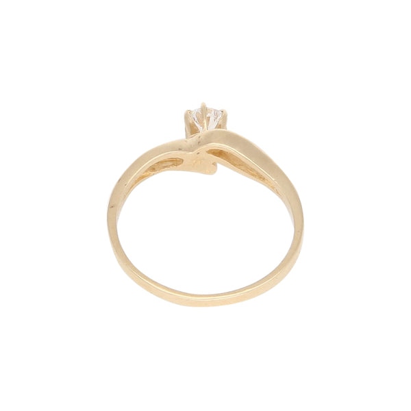 Anillo de compromiso con sintético en oro amarillo 14 kilates.