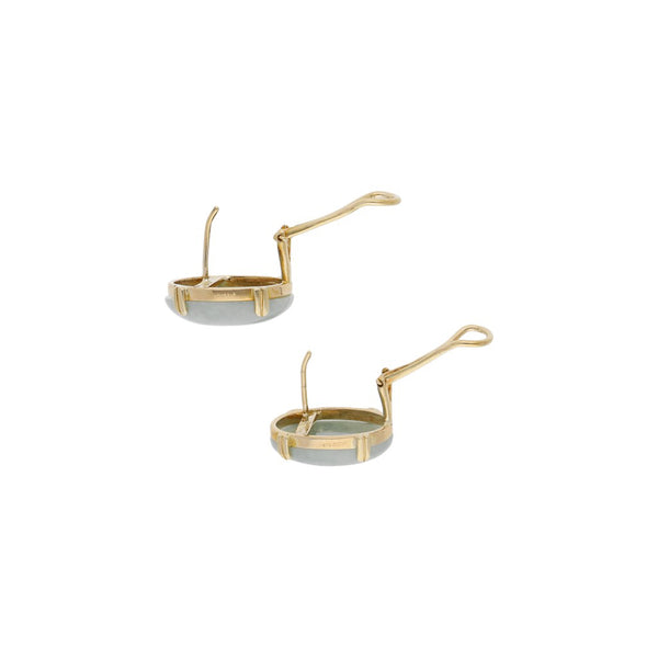 Aretes diseño especial con jade en oro amarillo 14 kilates.