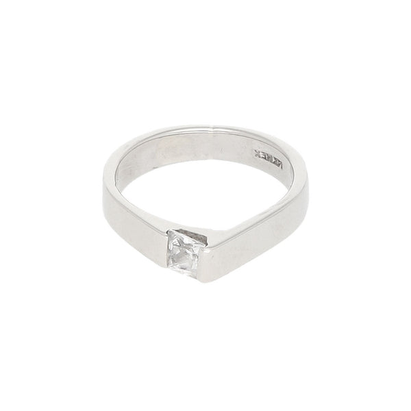 Anillo liso con circonia en oro blanco 12 kilates.