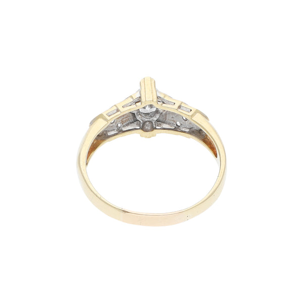 Anillo diseño especial con sintéticos en oro amarillo 14 kilates.