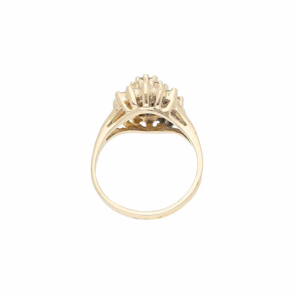 Anillo diseño especial con diamantes en oro amarillo 14 kilates.