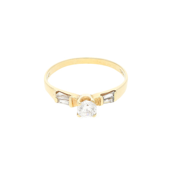 Anillo de compromiso con circonias en oro amarillo 14 kilates.