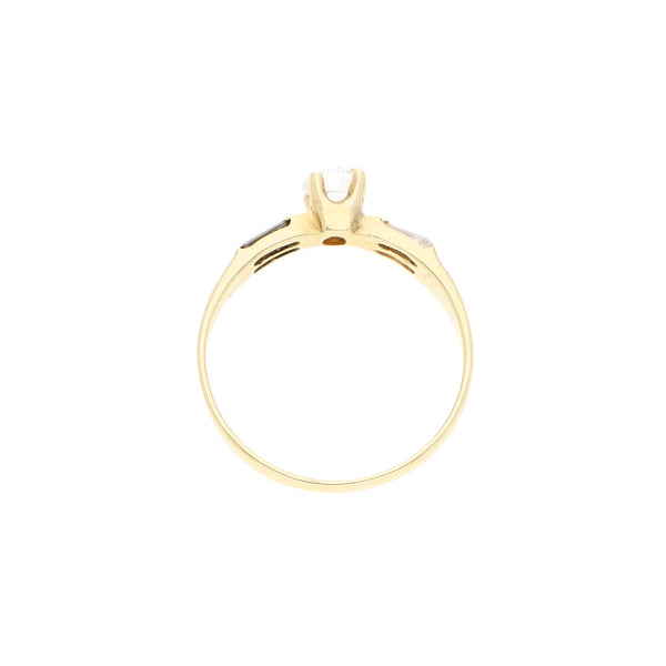 Anillo de compromiso con circonias en oro amarillo 14 kilates.